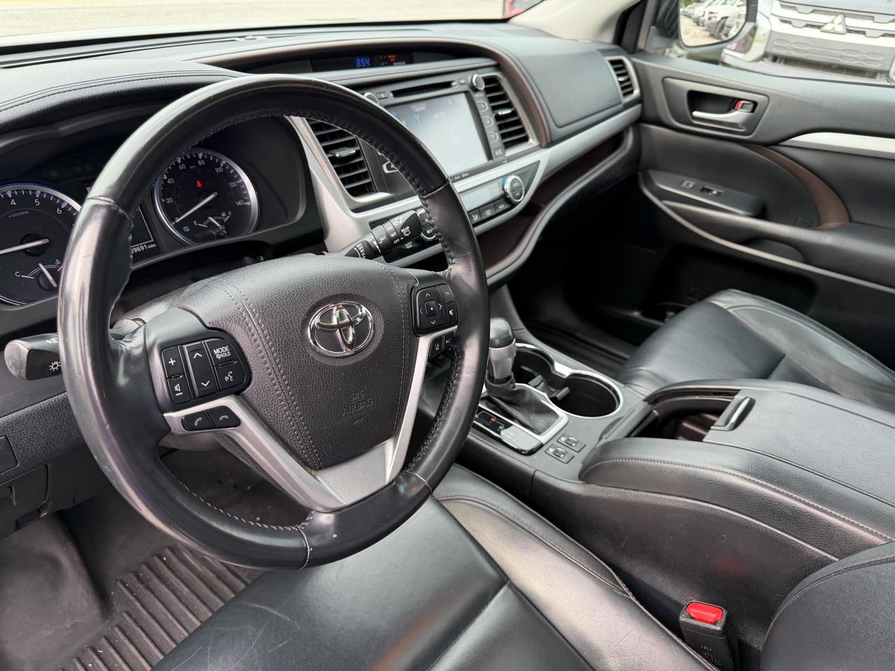 Toyota Highlander SE AWD V6 2017