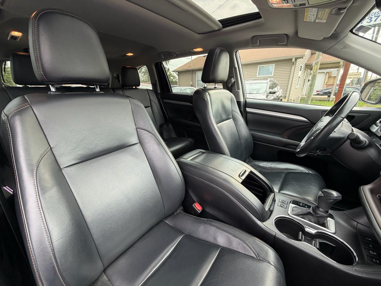 Toyota Highlander SE AWD V6 2017