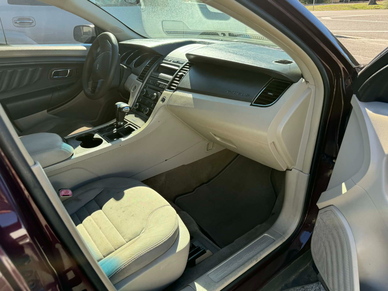 Ford Taurus SE FWD 2011