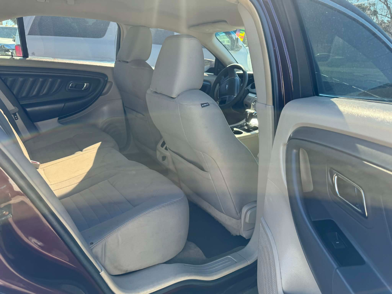 Ford Taurus SE FWD 2011