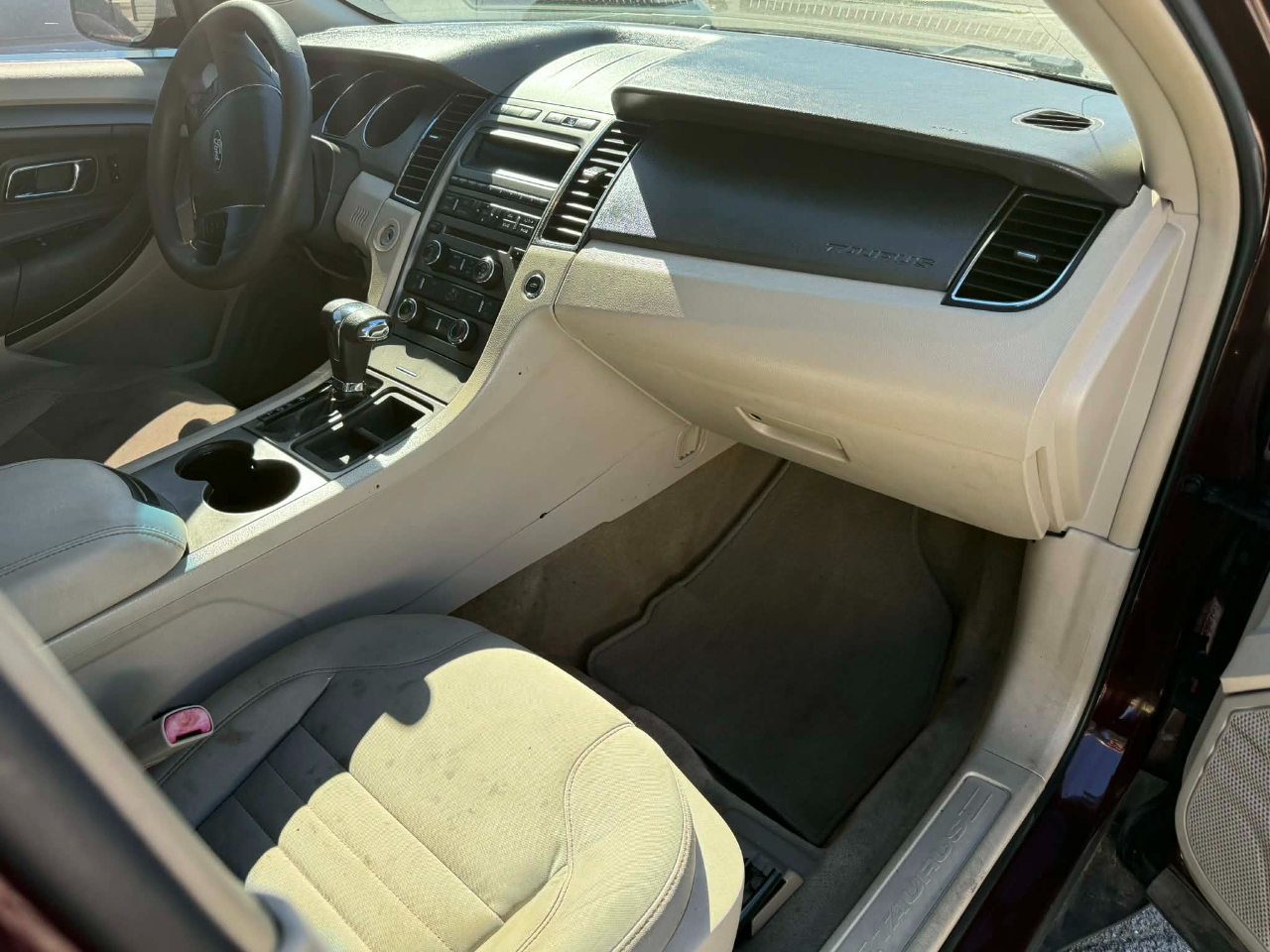 Ford Taurus SE FWD 2011