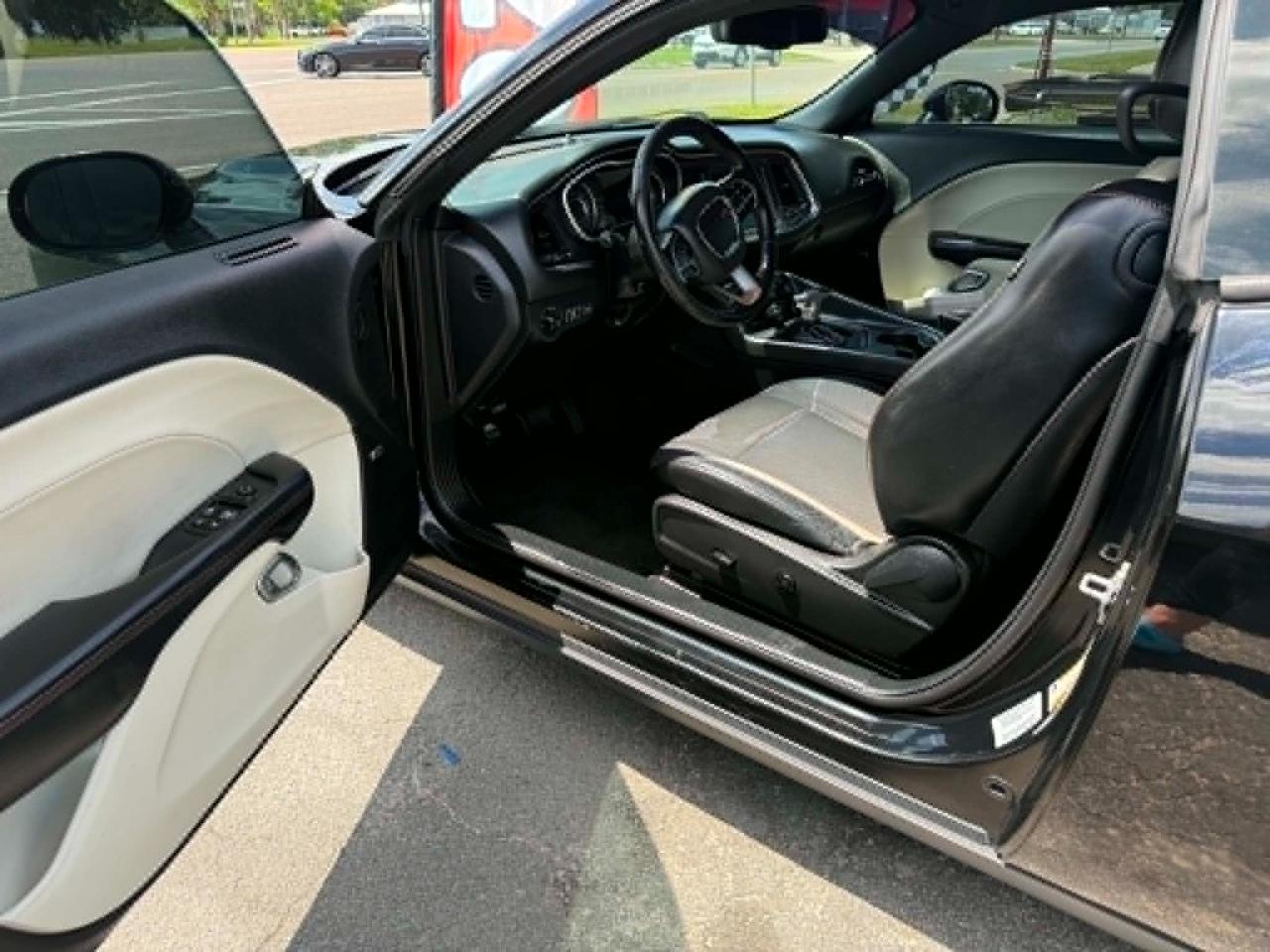 Dodge Challenger SXT Plus 2015