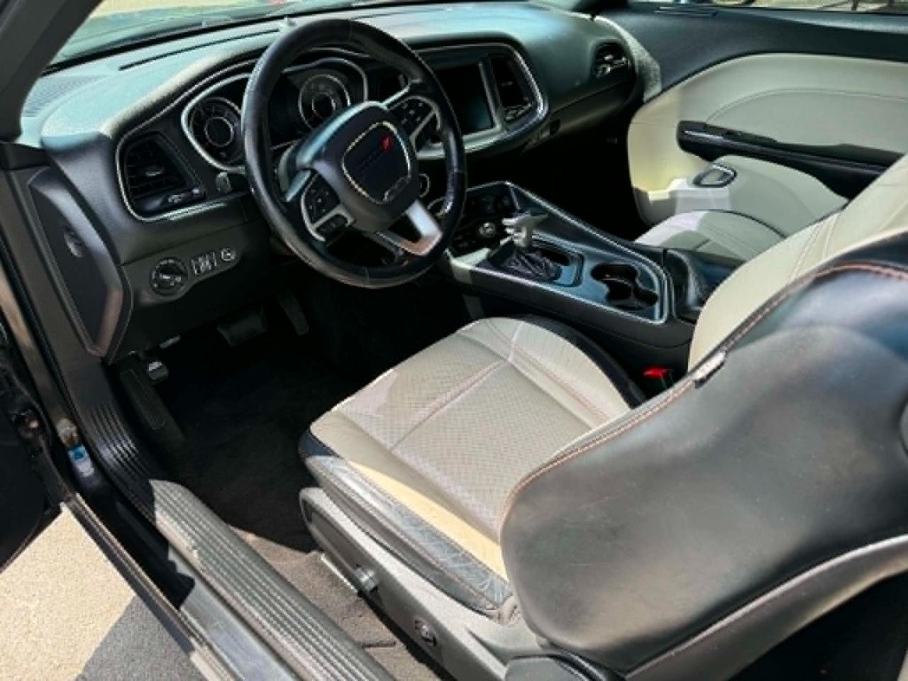 Dodge Challenger SXT Plus 2015