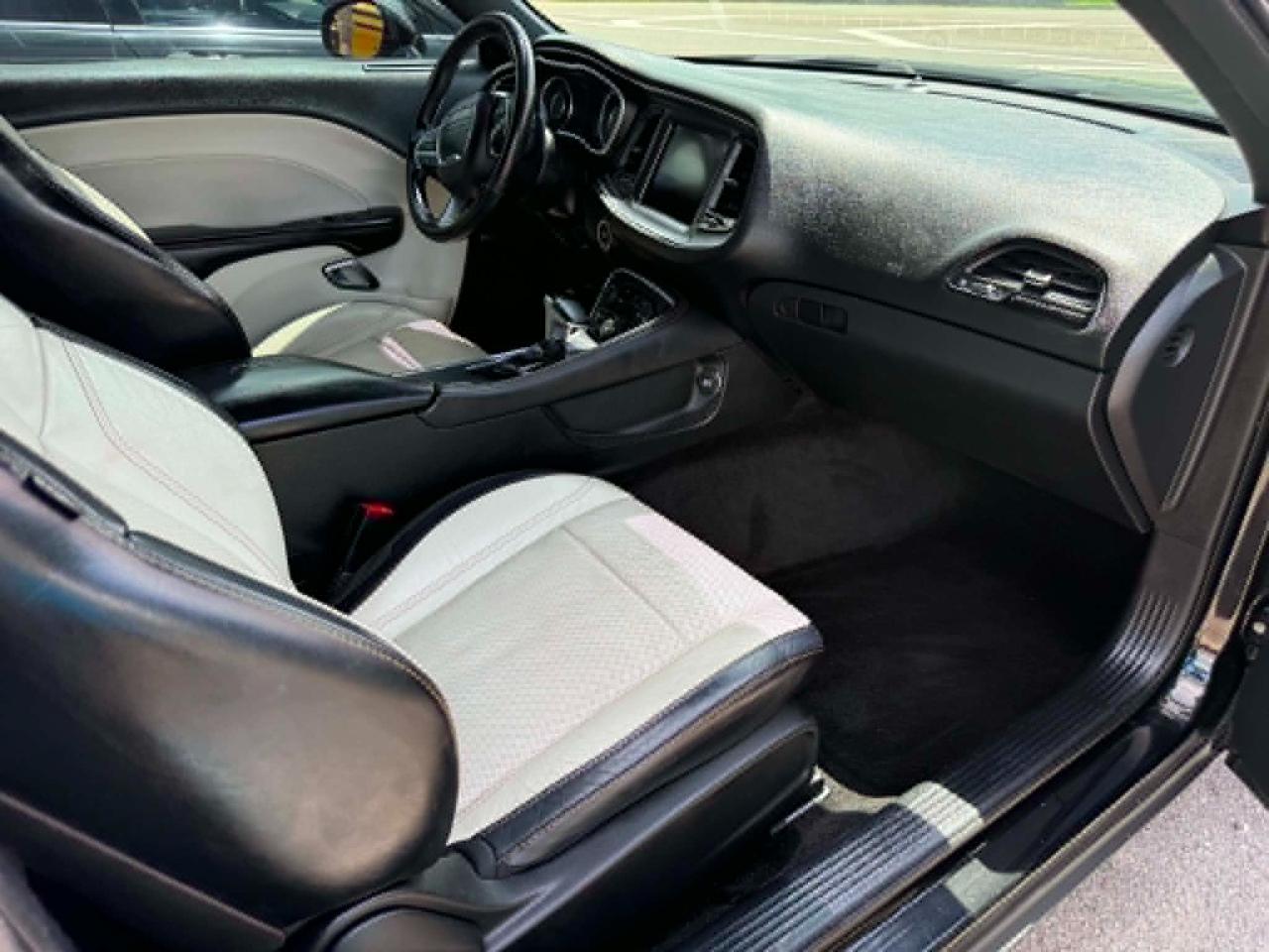 Dodge Challenger SXT Plus 2015