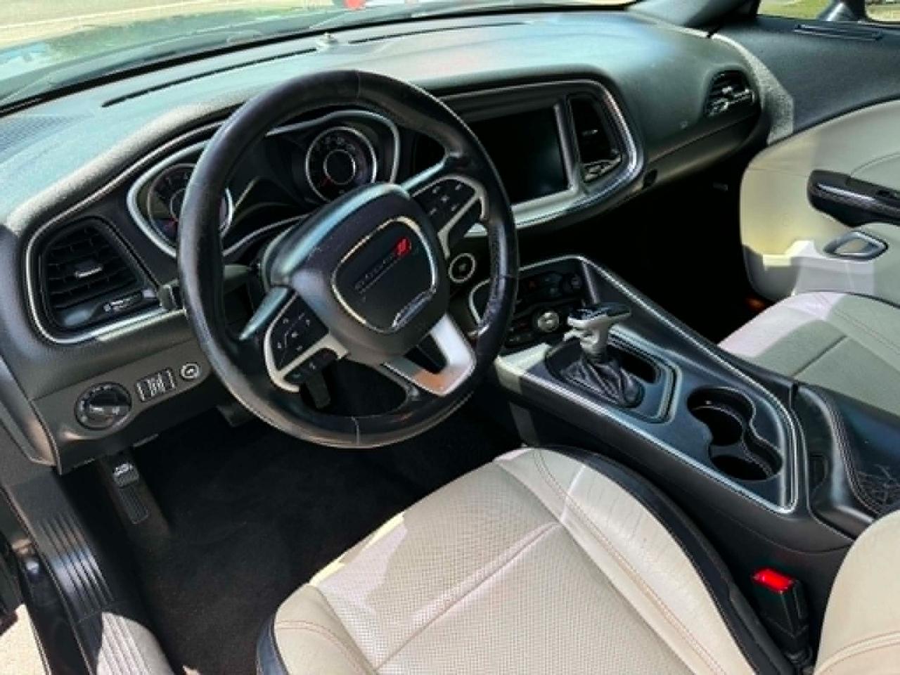 Dodge Challenger SXT Plus 2015