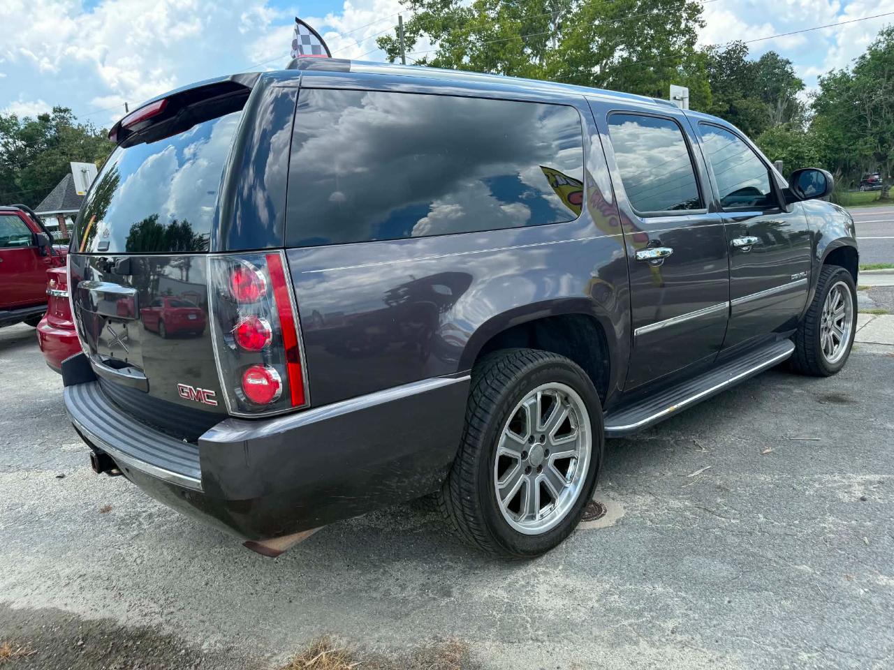 GMC Yukon Denali XL 4WD 2011