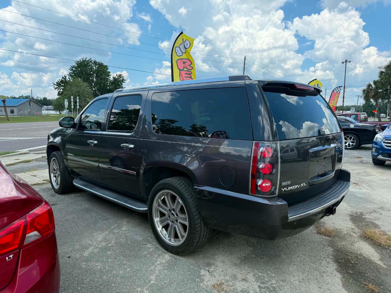 GMC Yukon Denali XL 4WD 2011