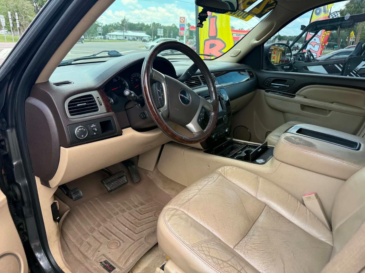 GMC Yukon Denali XL 4WD 2011