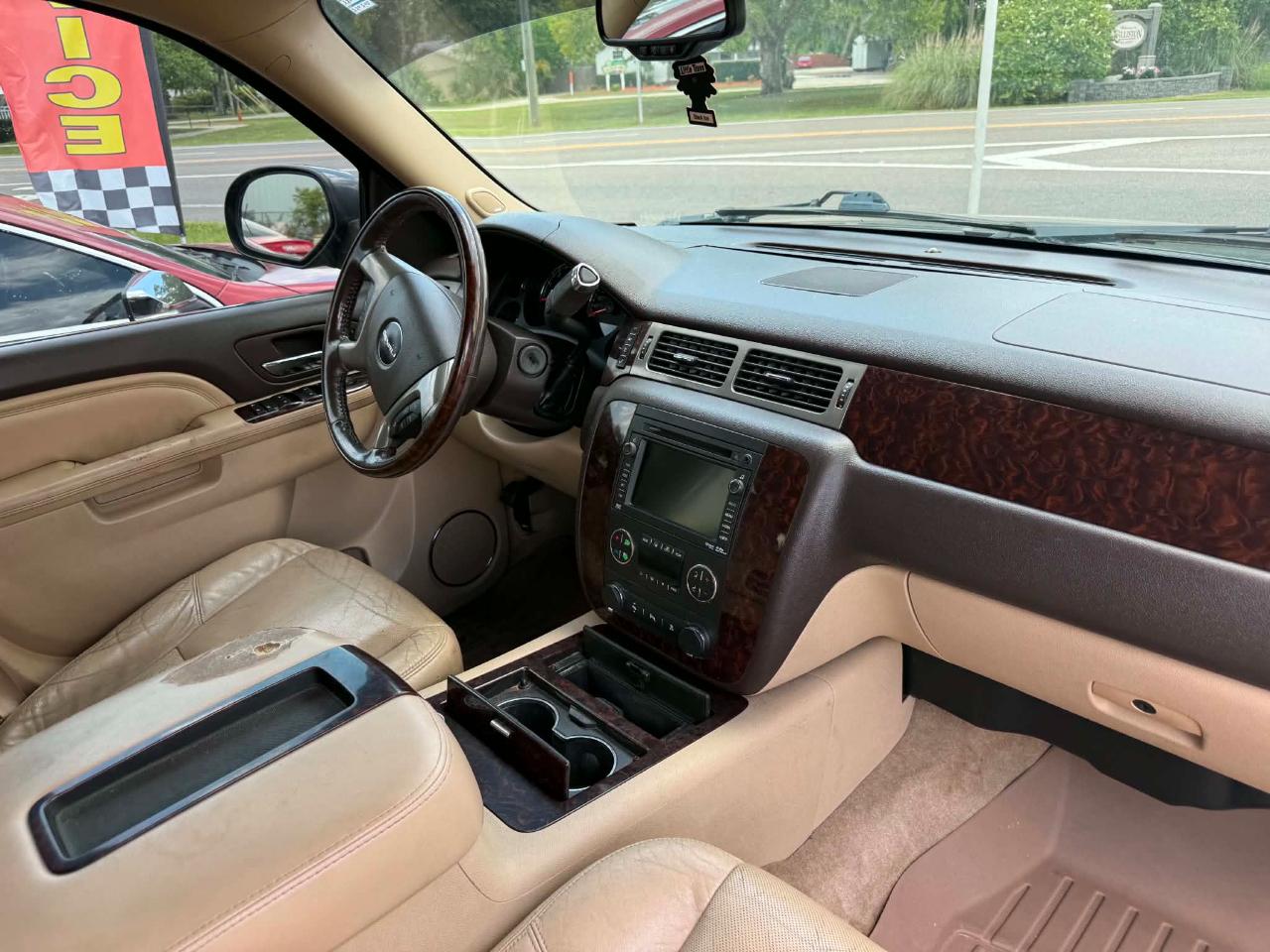 GMC Yukon Denali XL 4WD 2011