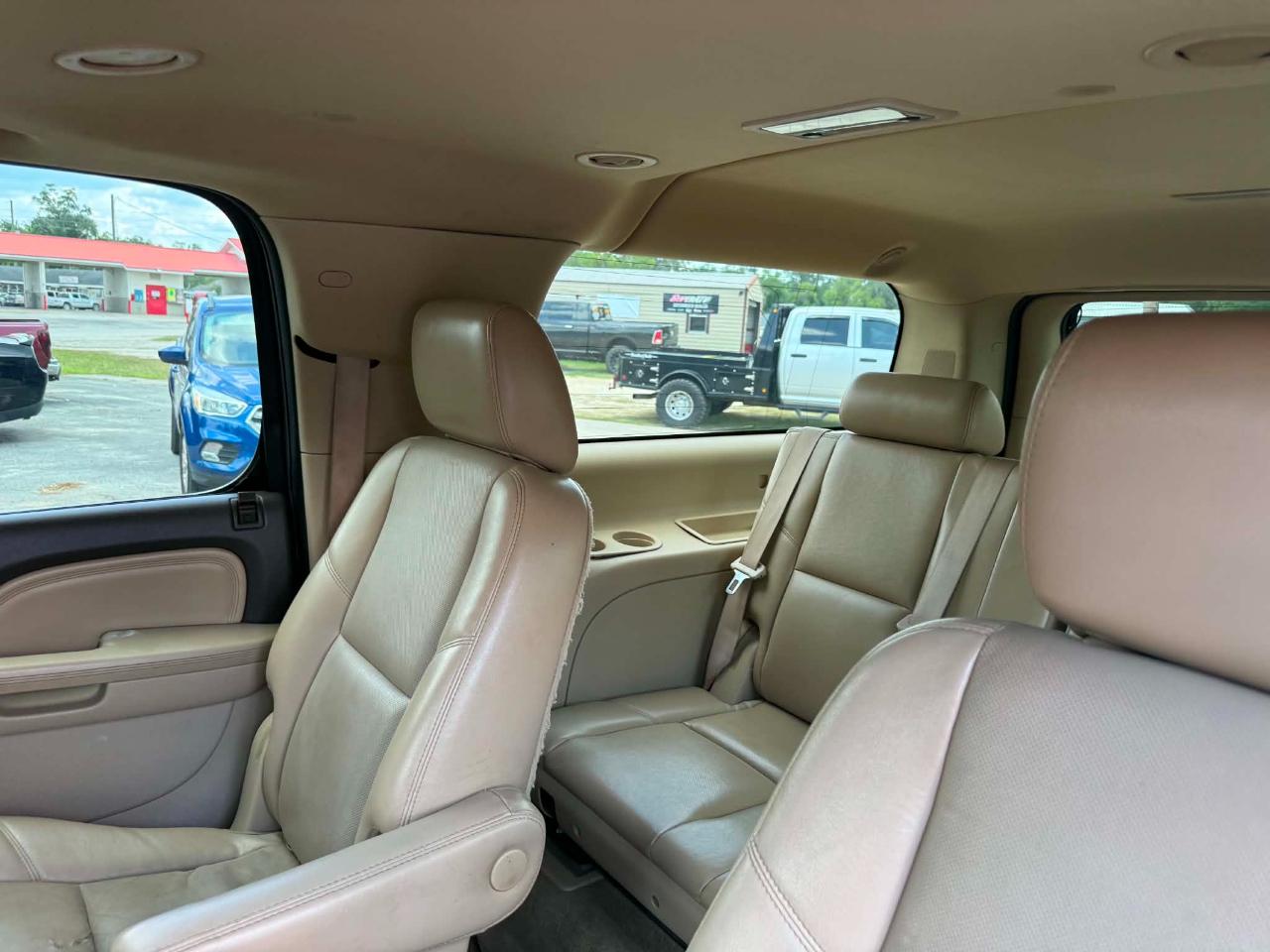 GMC Yukon Denali XL 4WD 2011