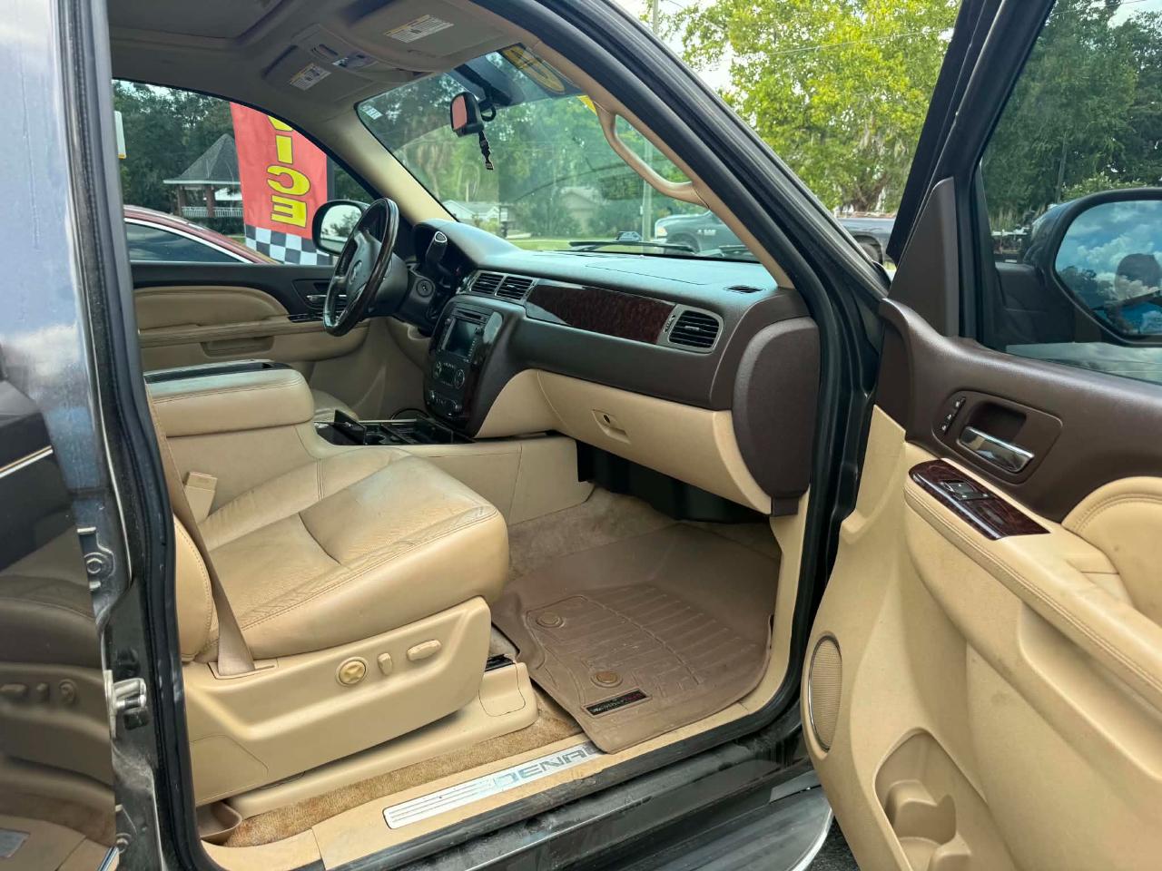 GMC Yukon Denali XL 4WD 2011