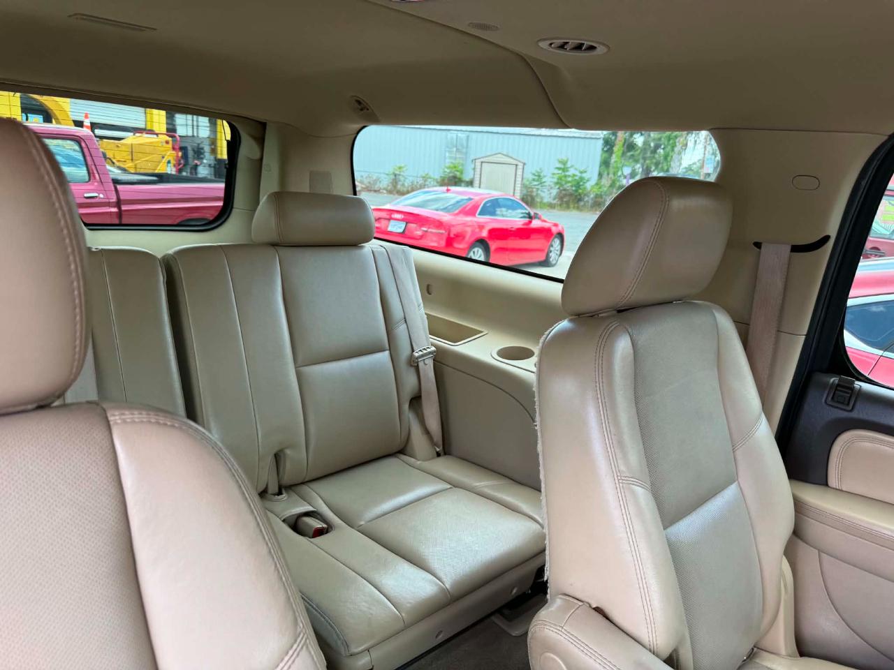 GMC Yukon Denali XL 4WD 2011