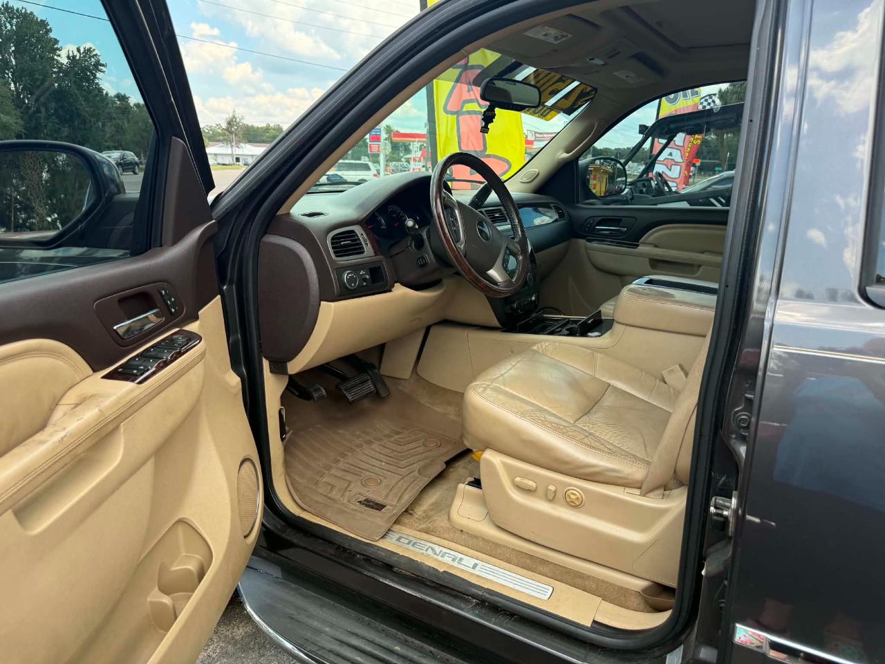 GMC Yukon Denali XL 4WD 2011