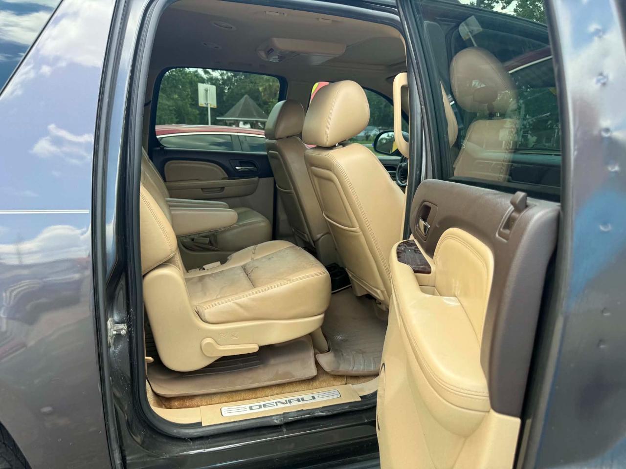 GMC Yukon Denali XL 4WD 2011