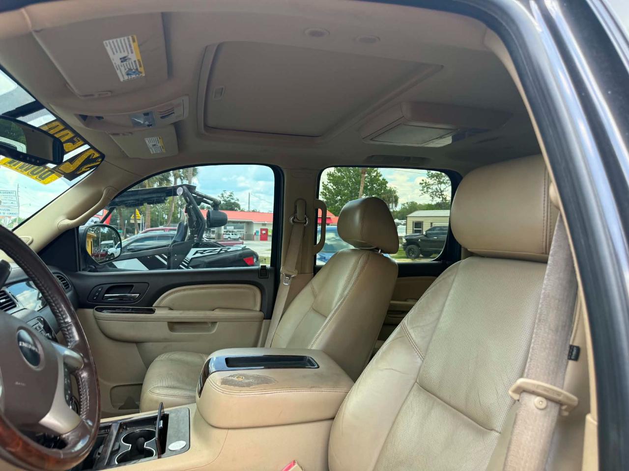 GMC Yukon Denali XL 4WD 2011