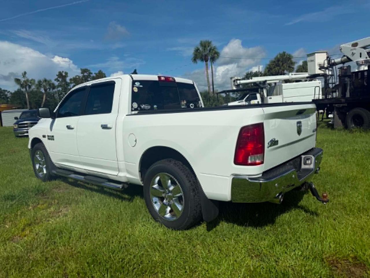 RAM 1500 SLT Crew Cab SWB 4WD 2017