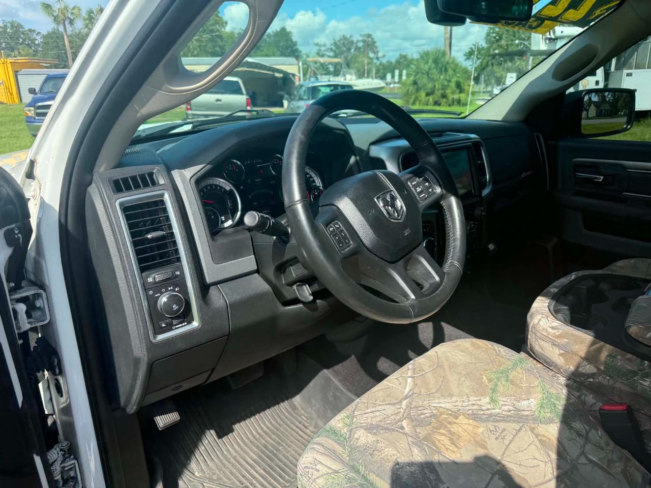 RAM 1500 SLT Crew Cab SWB 4WD 2017