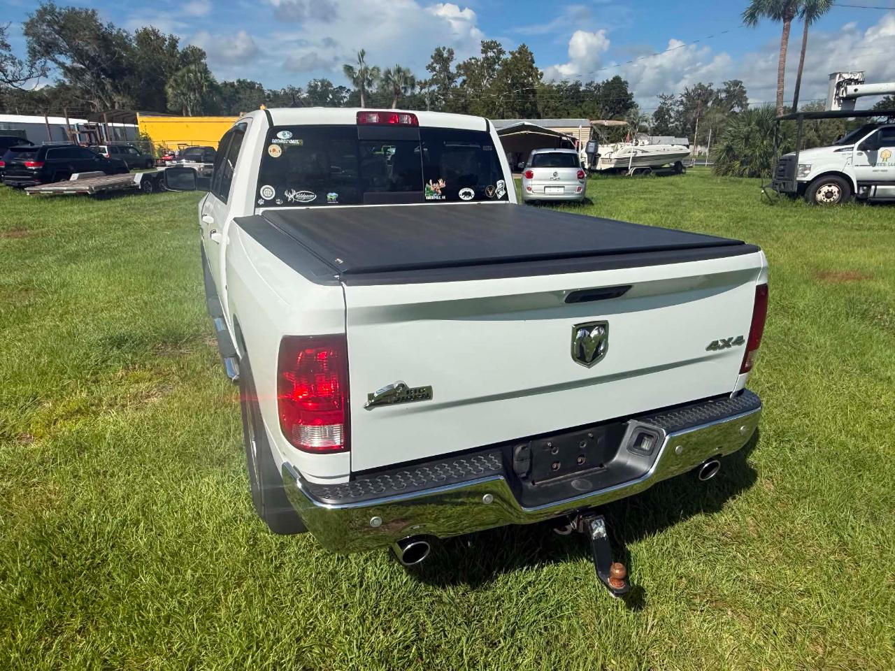 RAM 1500 SLT Crew Cab SWB 4WD 2017