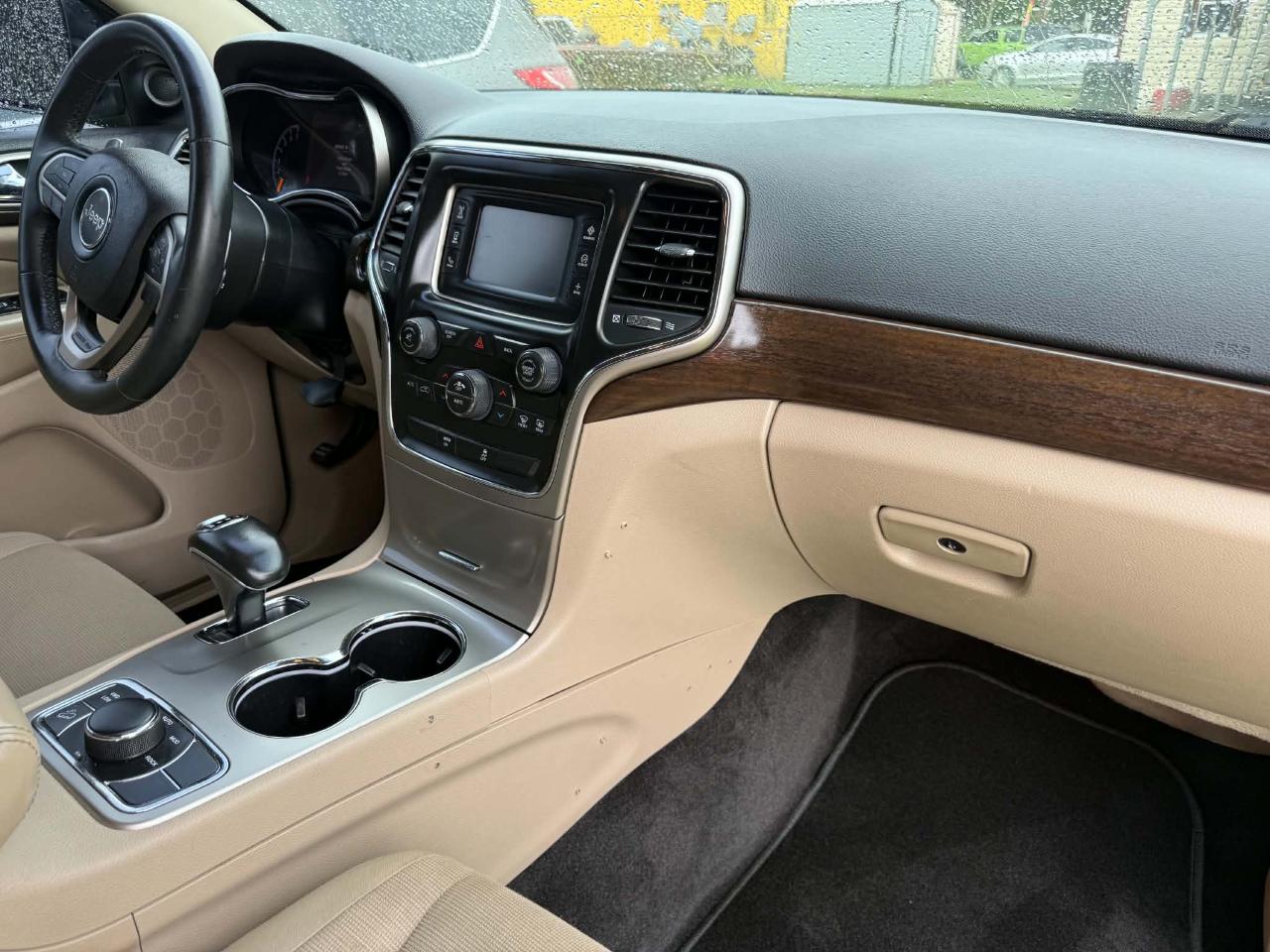 Jeep Grand Cherokee Laredo 4WD 2015