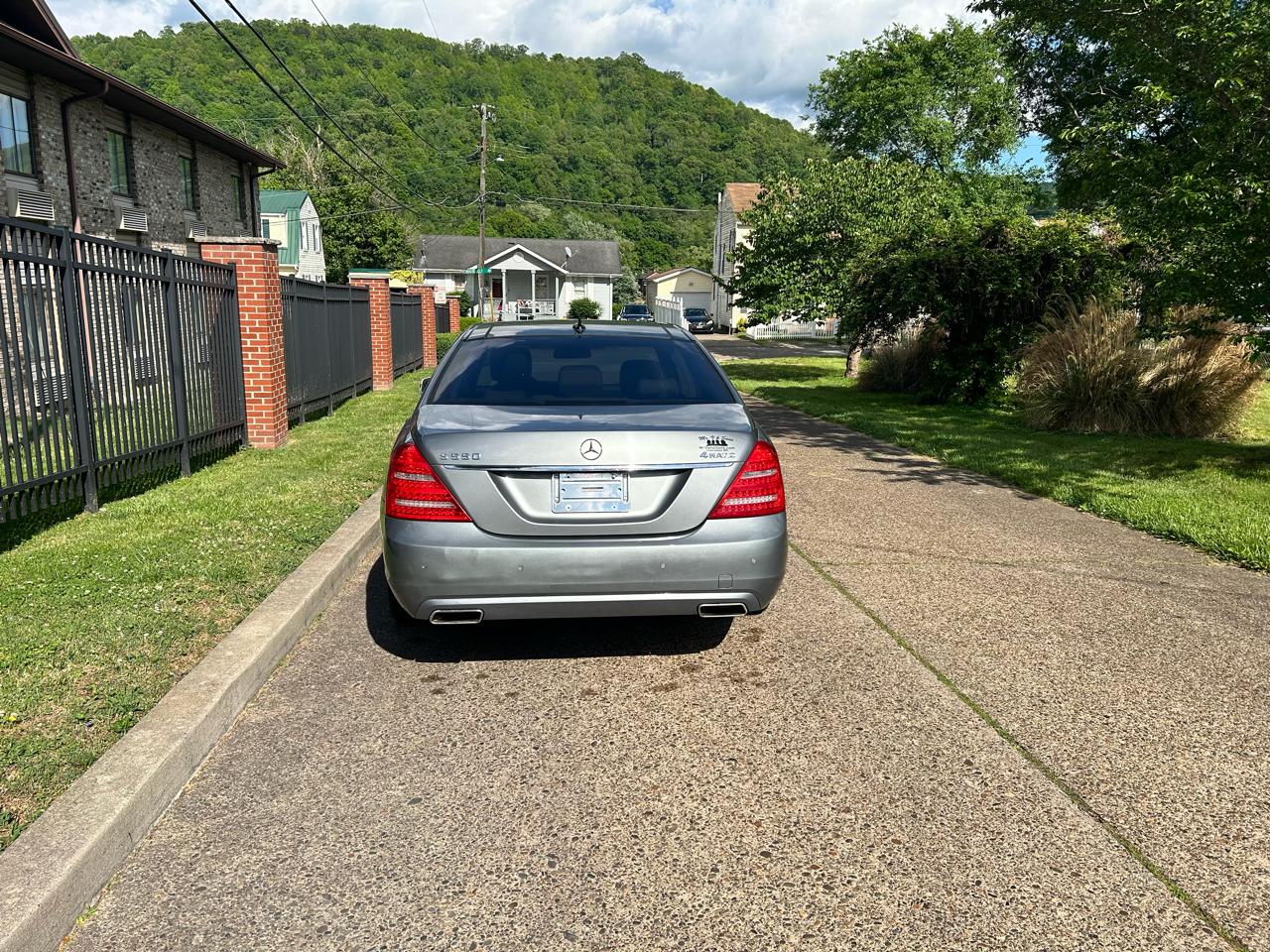 Mercedes-Benz S-Class S550 4-MATIC 2010