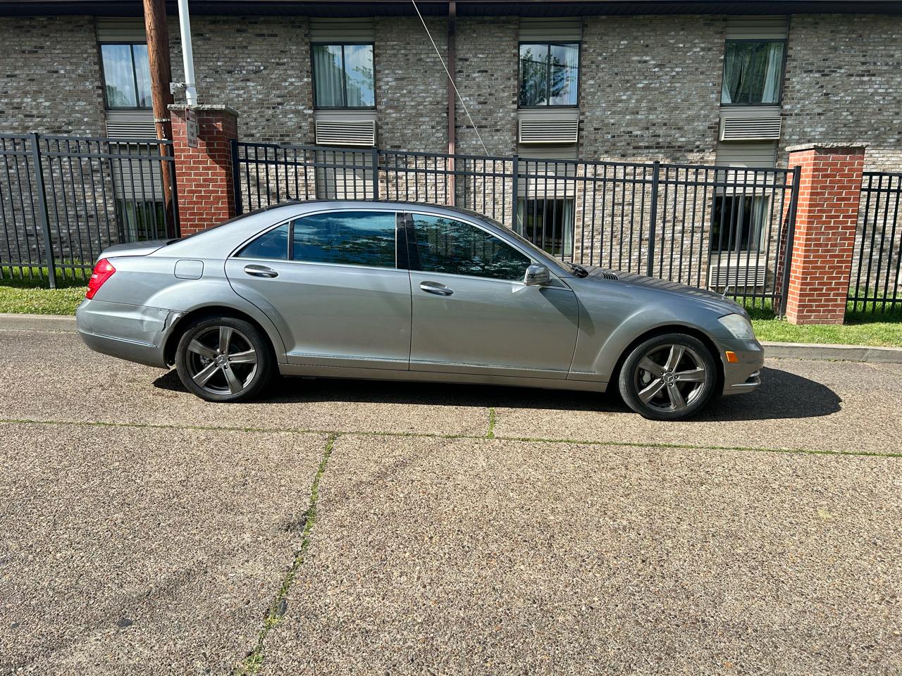 Mercedes-Benz S-Class S550 4-MATIC 2010
