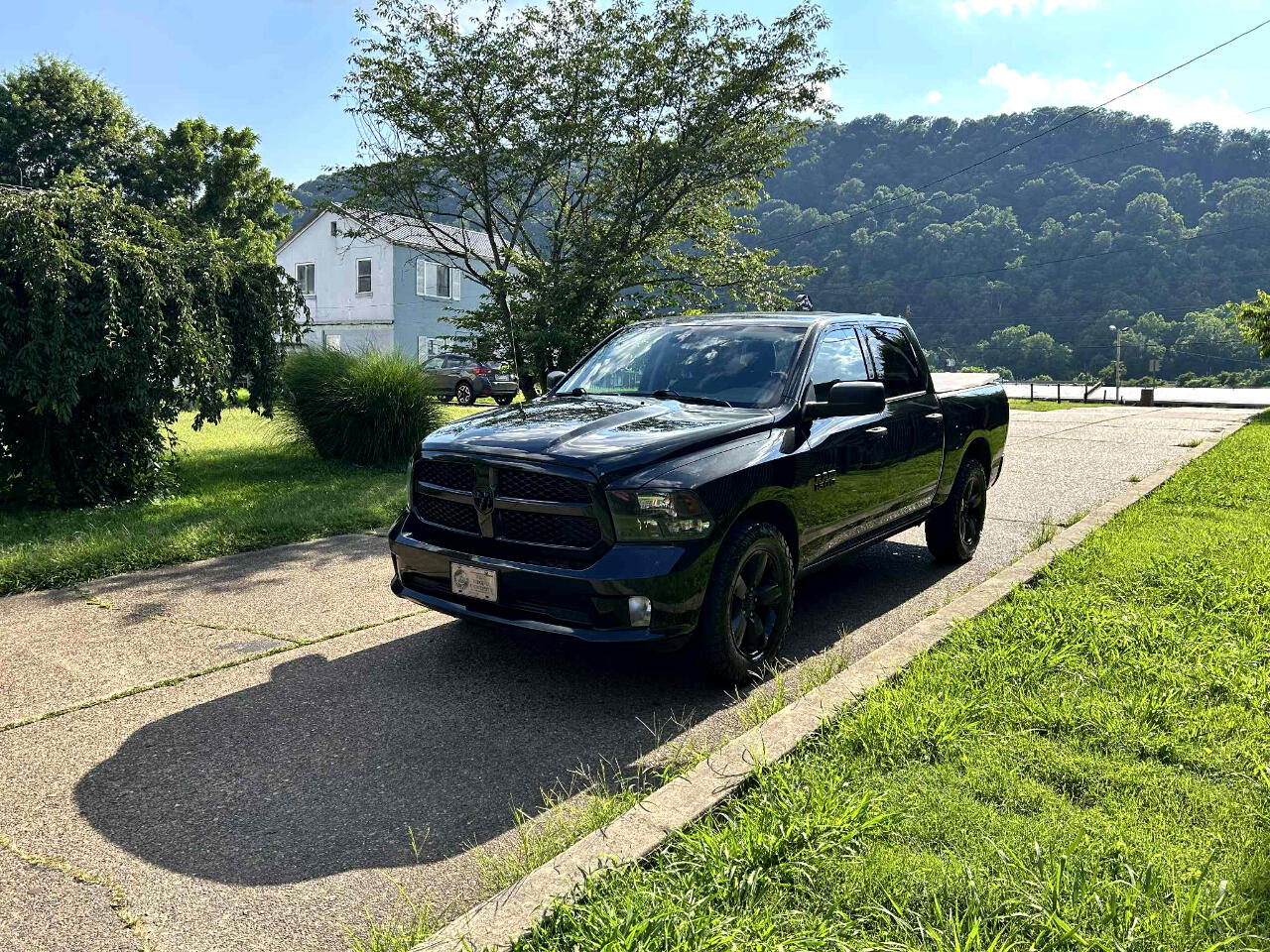 RAM 1500 Tradesman Crew Cab SWB 4WD 2016 RAM 1500 Tradesman Crew Cab SWB 4WD 2016