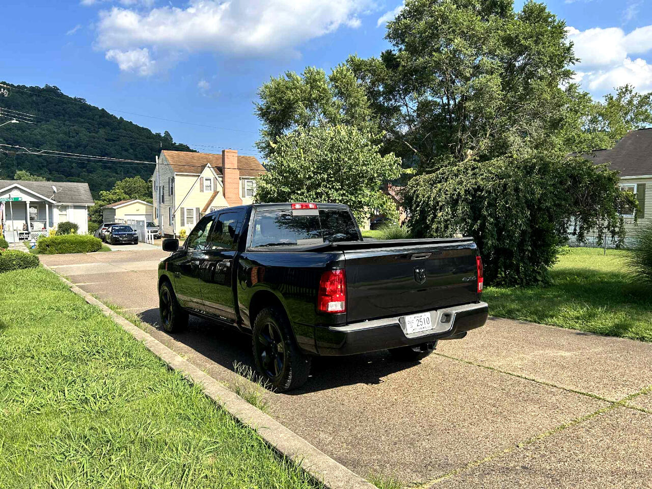 RAM 1500 Tradesman Crew Cab SWB 4WD 2016 RAM 1500 Tradesman Crew Cab SWB 4WD 2016