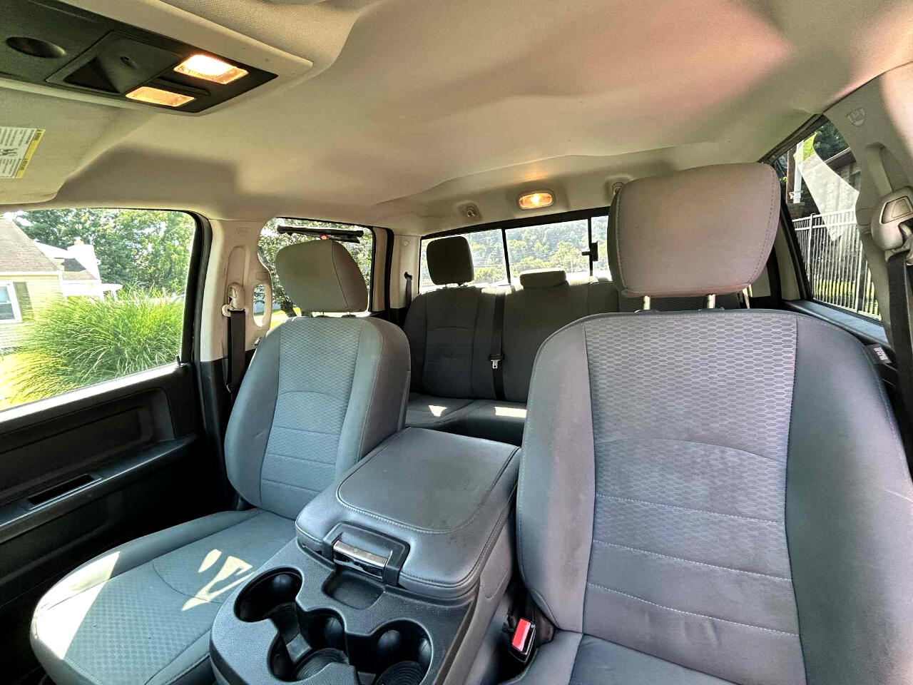 RAM 1500 Tradesman Crew Cab SWB 4WD 2016 RAM 1500 Tradesman Crew Cab SWB 4WD 2016