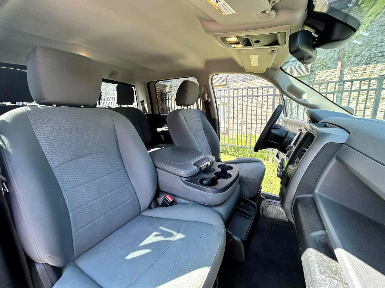 RAM 1500 Tradesman Crew Cab SWB 4WD 2016 RAM 1500 Tradesman Crew Cab SWB 4WD 2016