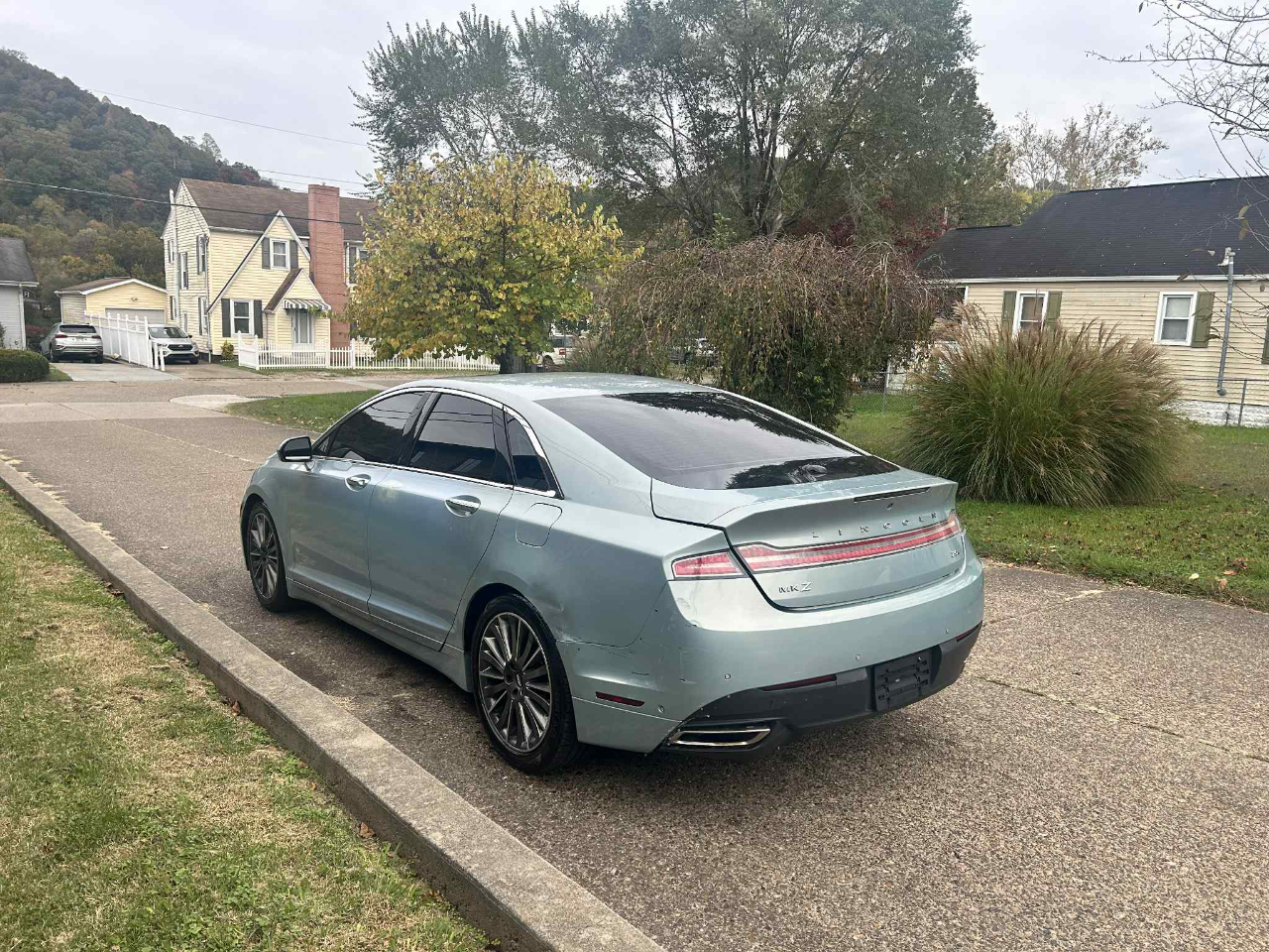 Lincoln MKZ Hybrid Sedan 2013 Lincoln MKZ Hybrid Sedan 2013