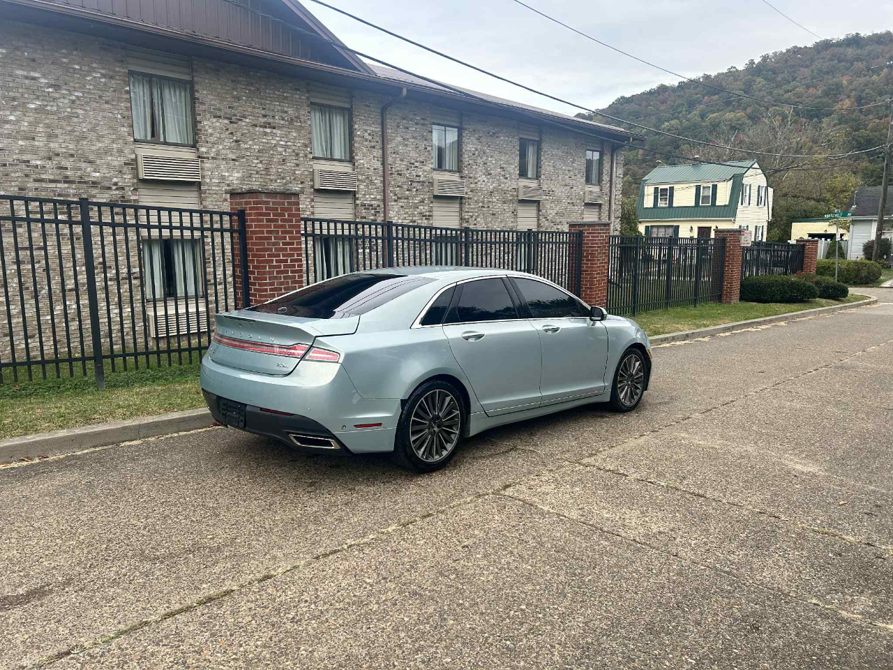Lincoln MKZ Hybrid Sedan 2013 Lincoln MKZ Hybrid Sedan 2013