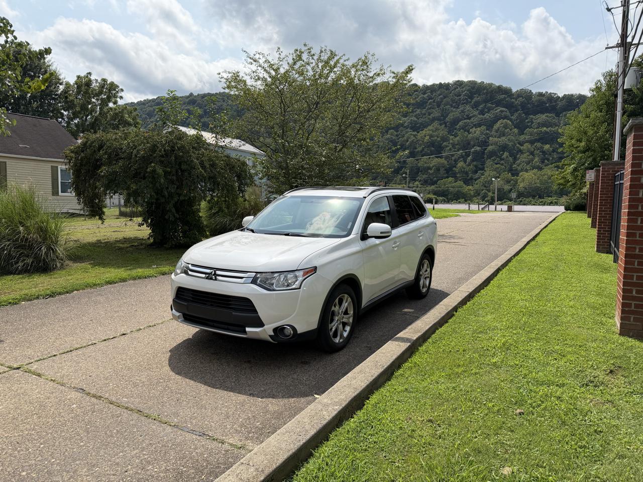 Mitsubishi Outlander  2015