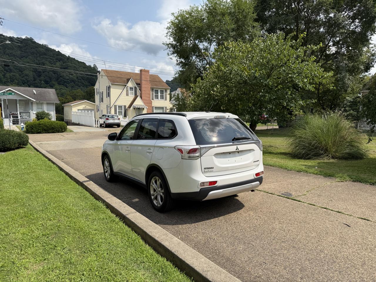 Mitsubishi Outlander  2015