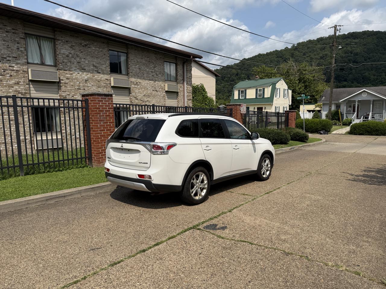 Mitsubishi Outlander  2015