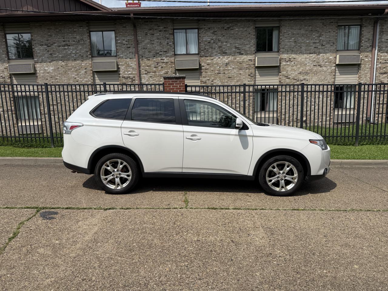 Mitsubishi Outlander  2015