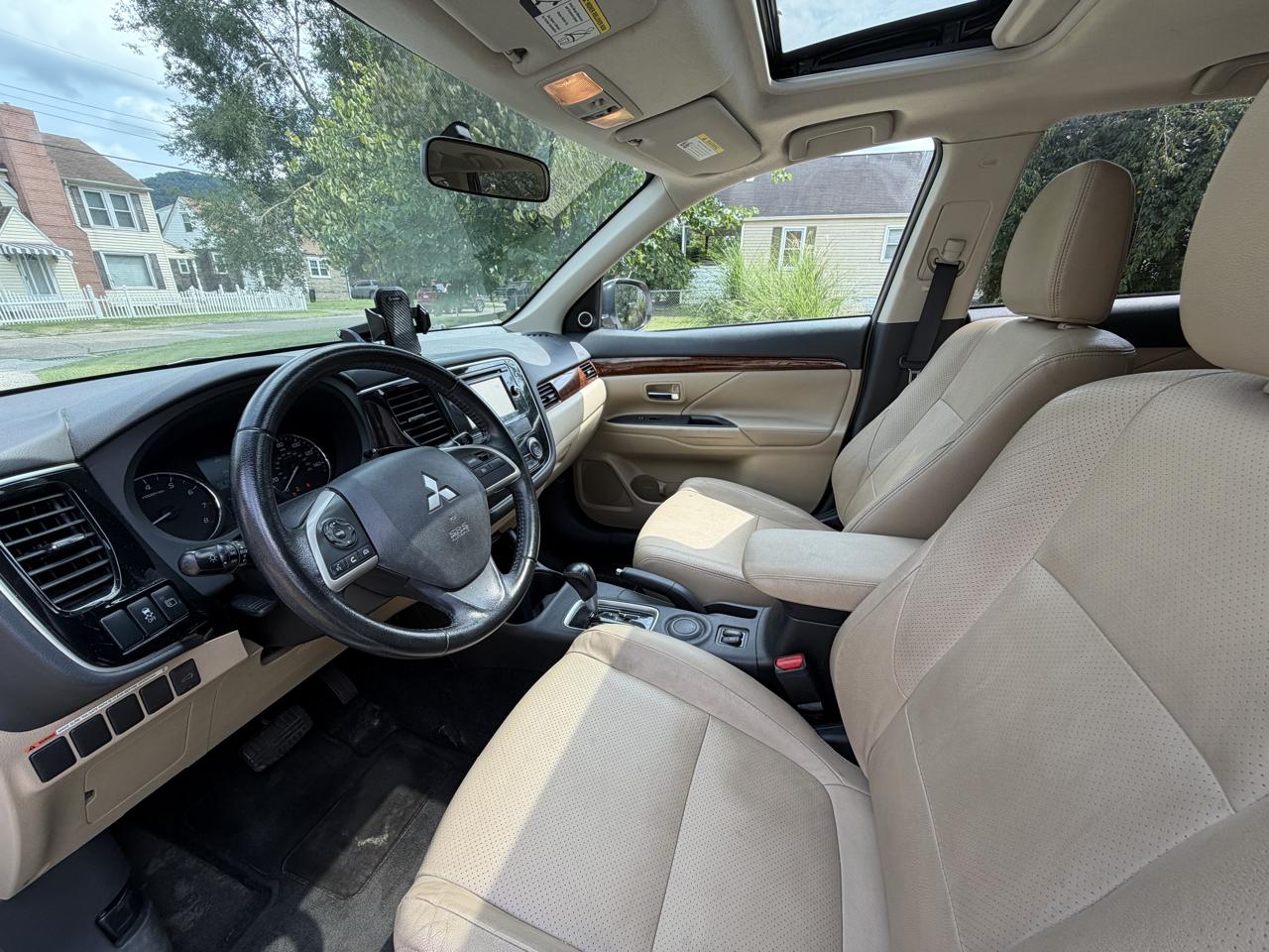 Mitsubishi Outlander  2015