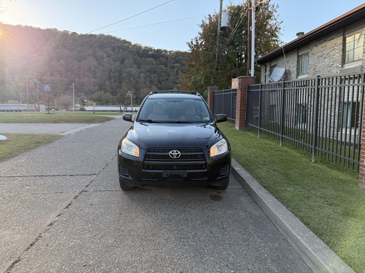 Toyota RAV4 Base I4 4WD 2011