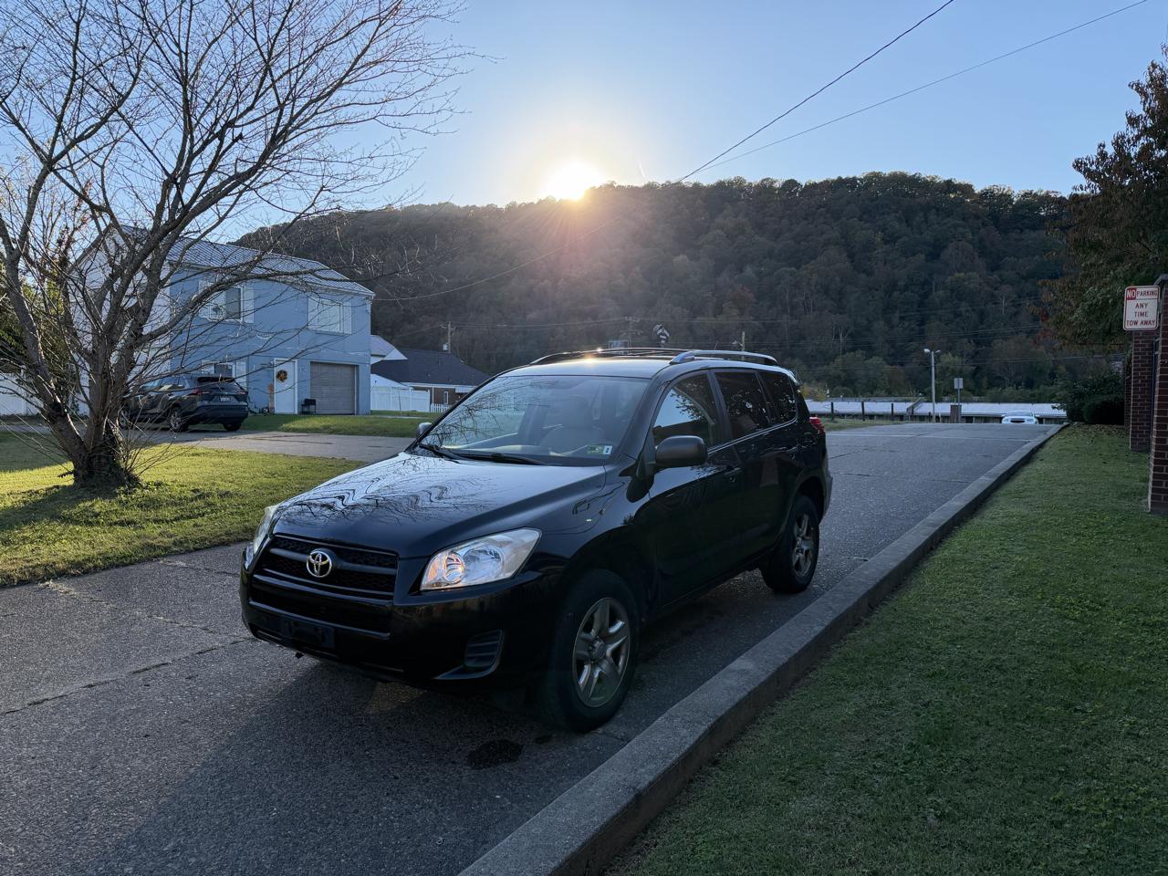 Toyota RAV4 Base I4 4WD 2011