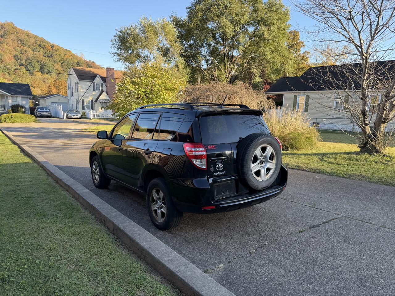 Toyota RAV4 Base I4 4WD 2011