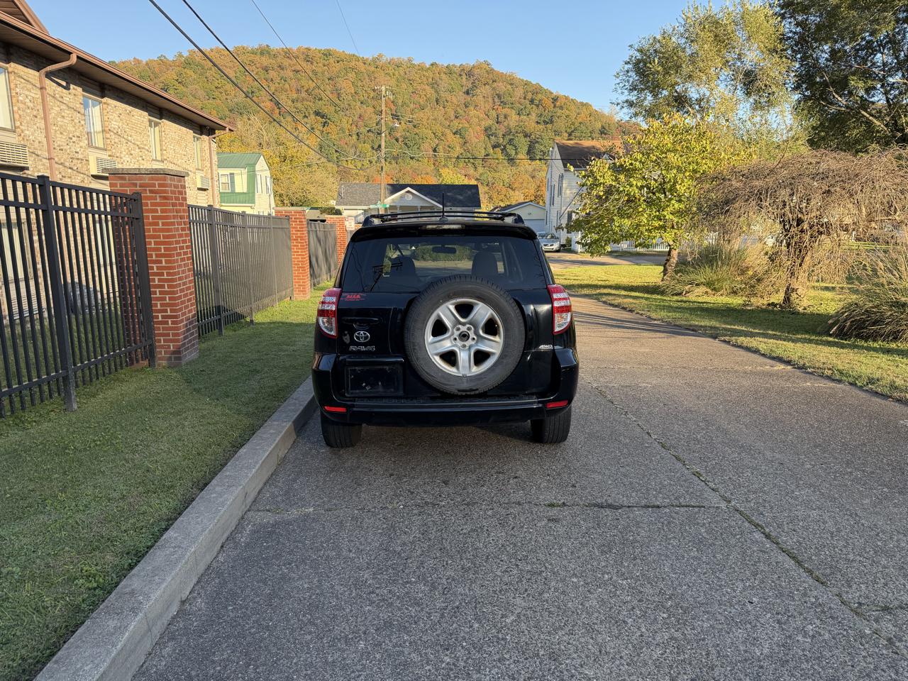 Toyota RAV4 Base I4 4WD 2011
