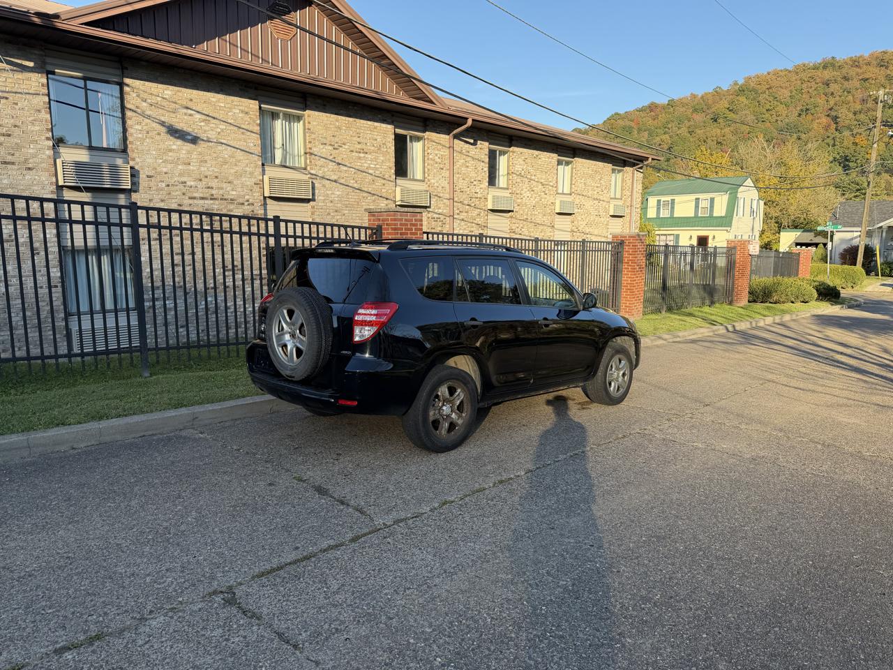 Toyota RAV4 Base I4 4WD 2011