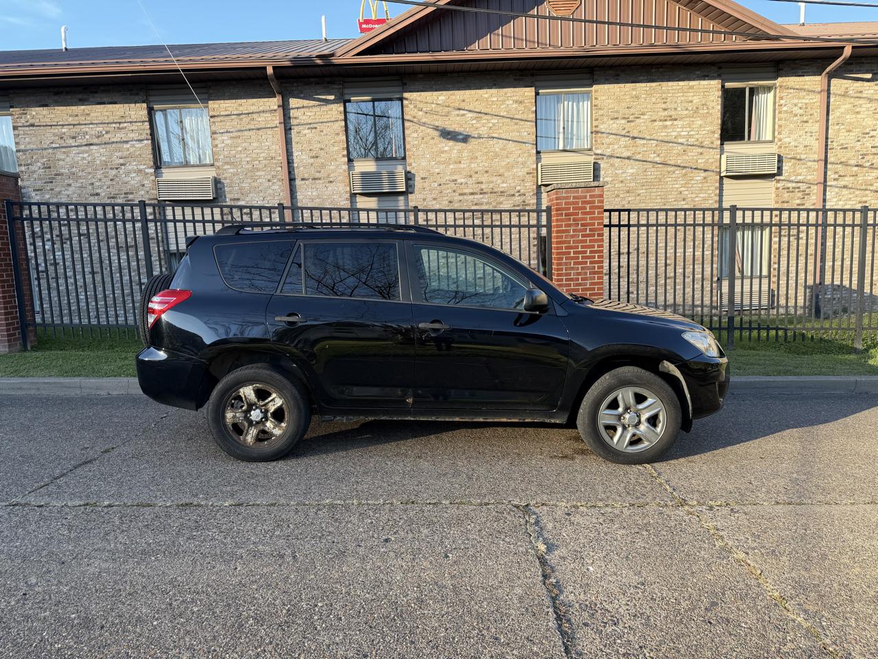 Toyota RAV4 Base I4 4WD 2011