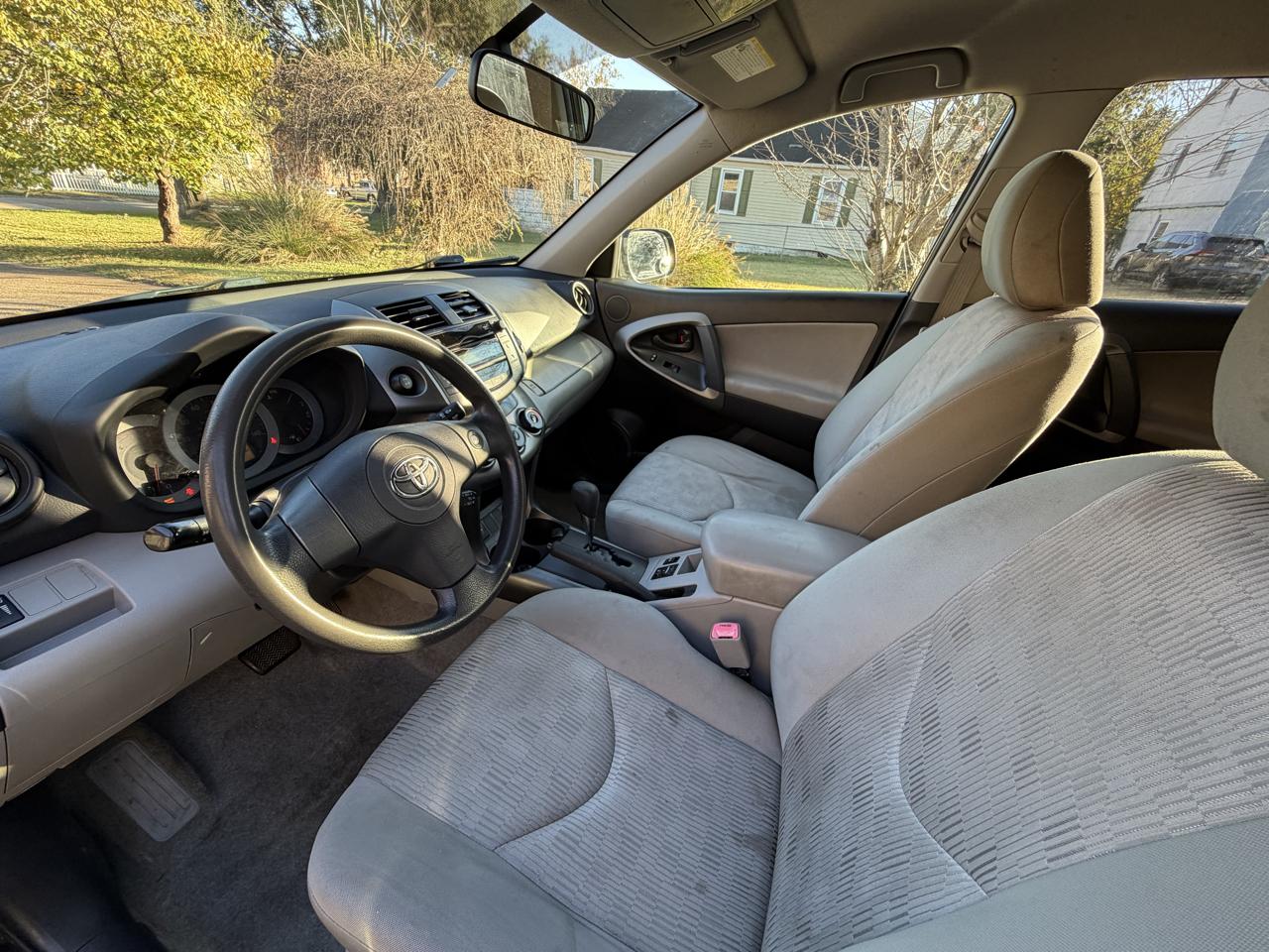 Toyota RAV4 Base I4 4WD 2011