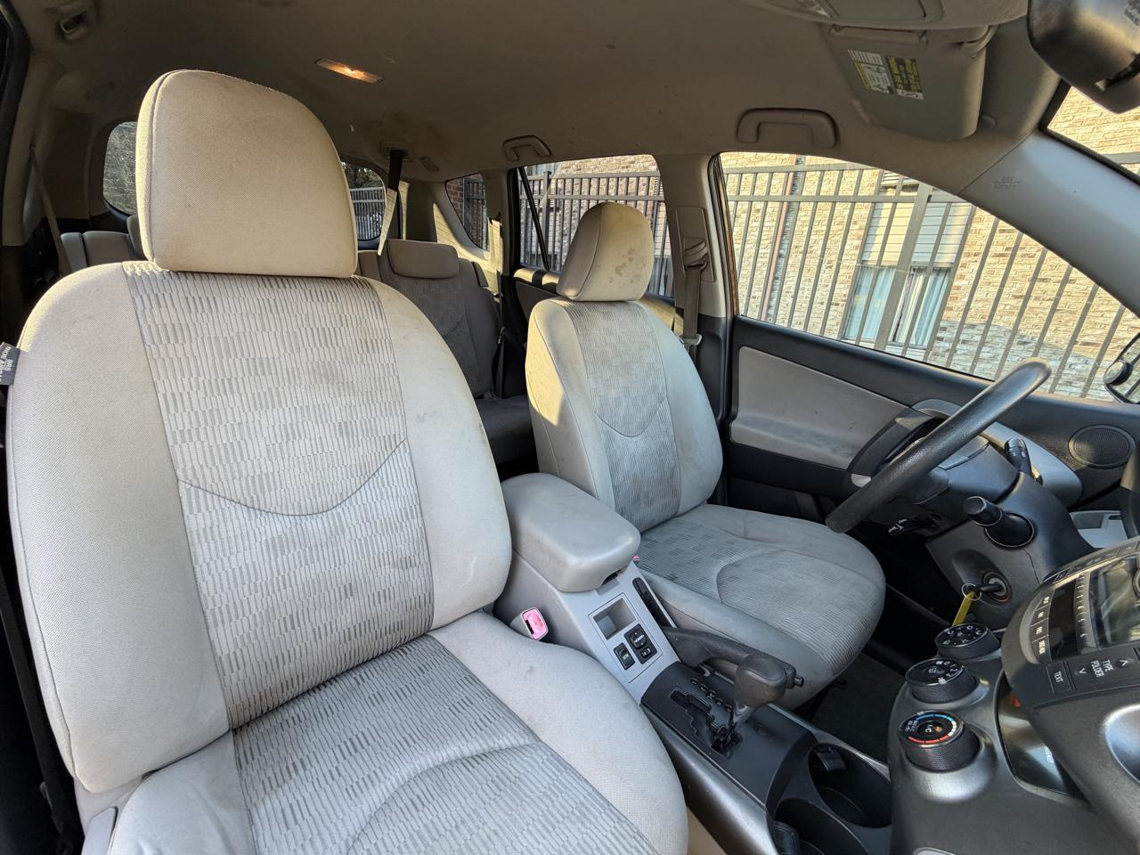Toyota RAV4 Base I4 4WD 2011