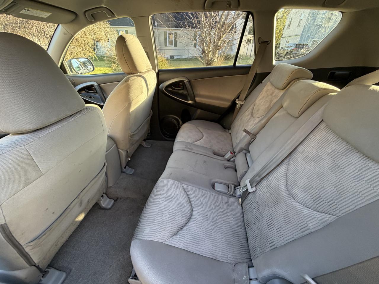 Toyota RAV4 Base I4 4WD 2011