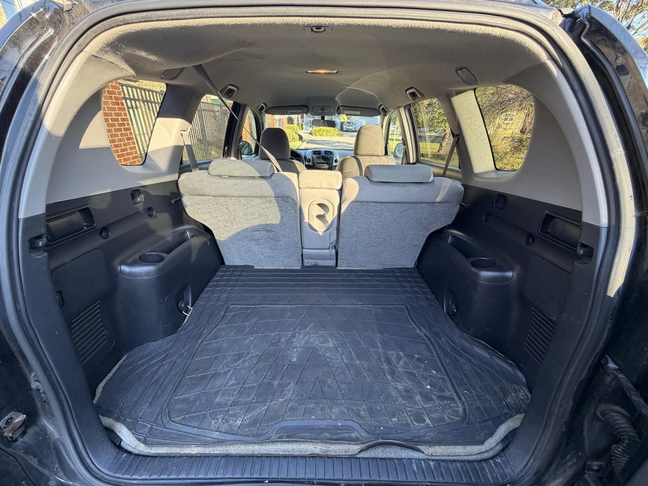 Toyota RAV4 Base I4 4WD 2011