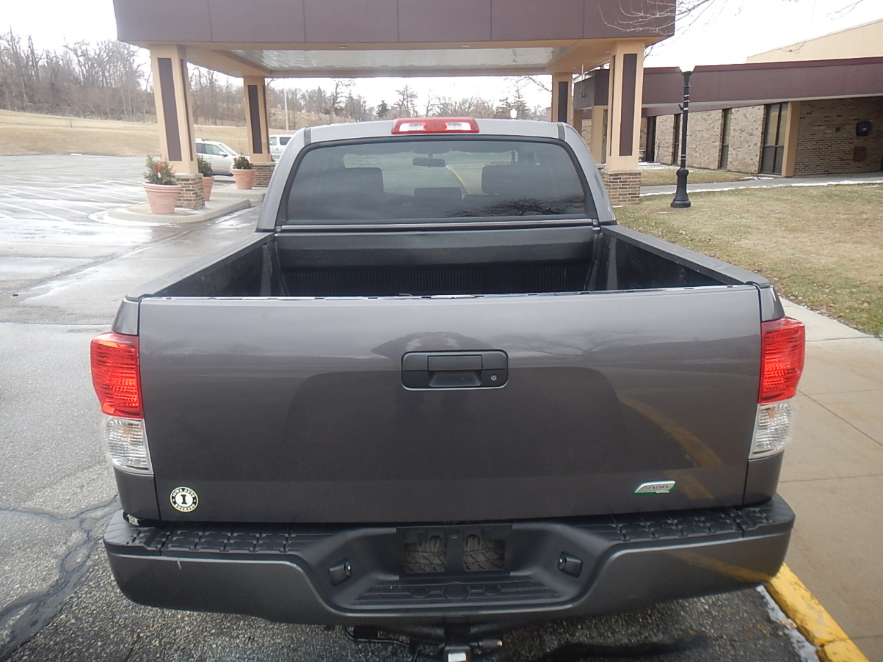 Toyota Tundra Tundra-Grade CrewMax 5.7L 4WD 2011