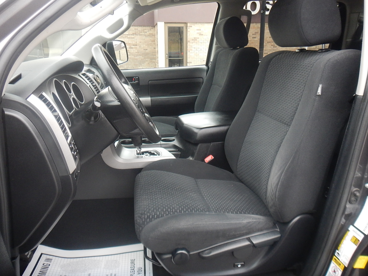 Toyota Tundra Tundra-Grade CrewMax 5.7L 4WD 2011