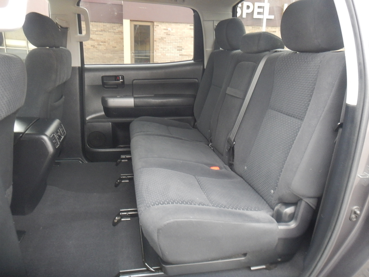 Toyota Tundra Tundra-Grade CrewMax 5.7L 4WD 2011