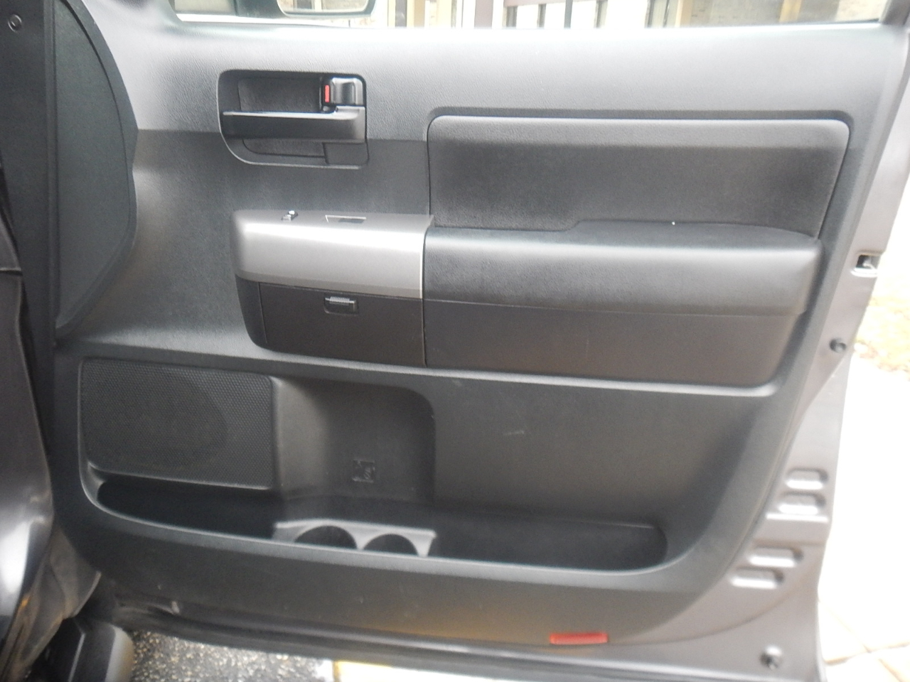 Toyota Tundra Tundra-Grade CrewMax 5.7L 4WD 2011